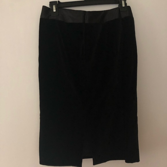 Club monaco black velvet pencil skirt, size 2 - Picture 2 of 5